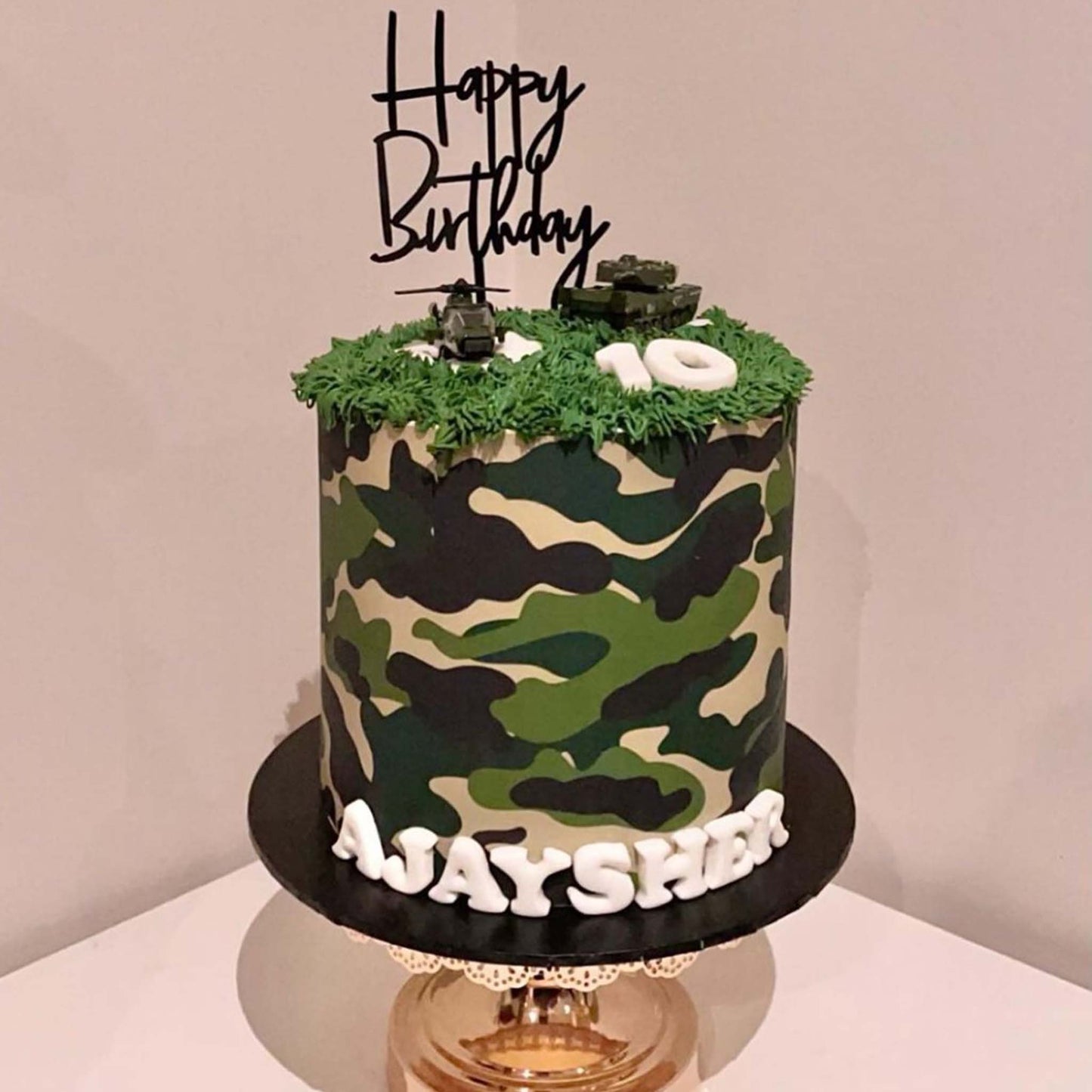 Add style to your next creation using these colourful camouflage pattern edible icing cake wraps. Perfect for an army, sport, hunting theme party, or any special occasion.